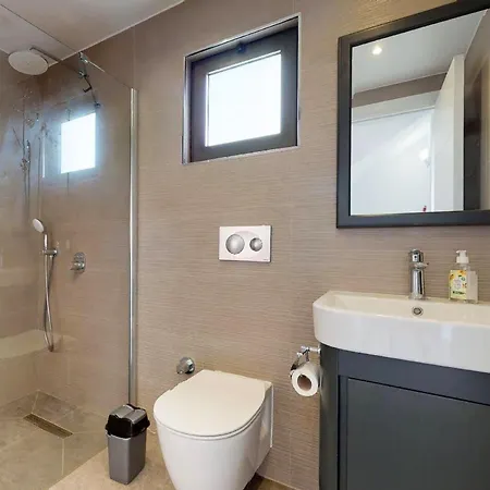 Luxurious And A Beautiful Retreat